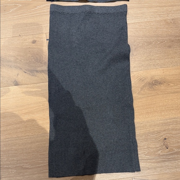 H&M Ribbed Gray Knit Sweater Set - Picture 2 of 2